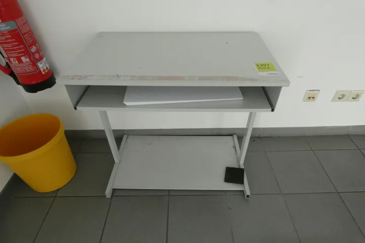 Tisch Maße in cm ca. 75 x 45 x 71